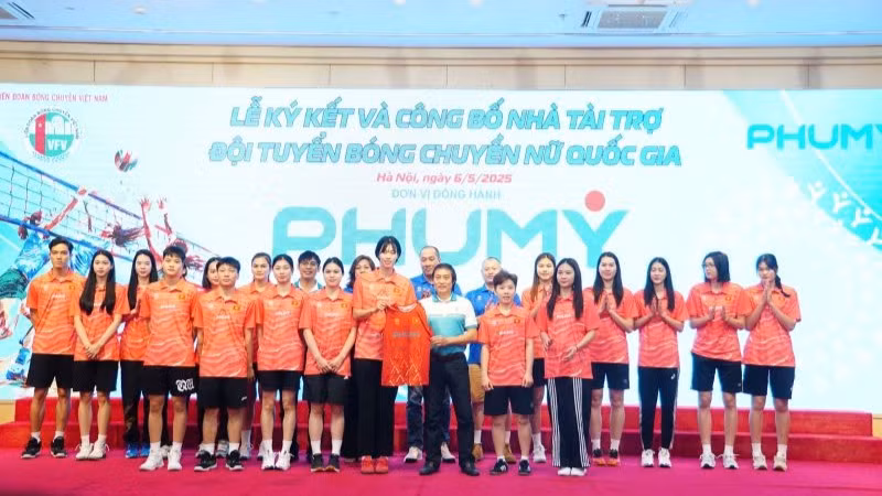 Lễ công bố Phú Mỹ là đơn vị đồng hành cùng đội tuyển bóng chuyền.