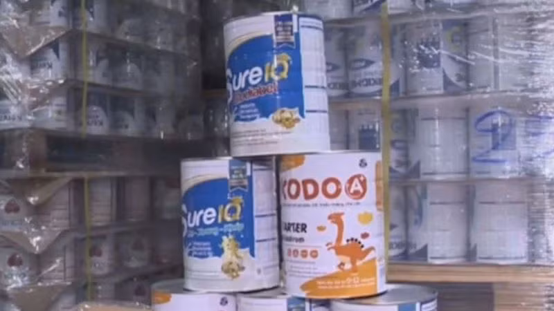 Nhiều sản phẩm sữa giả được phát hiện. (Ảnh: VTV)
