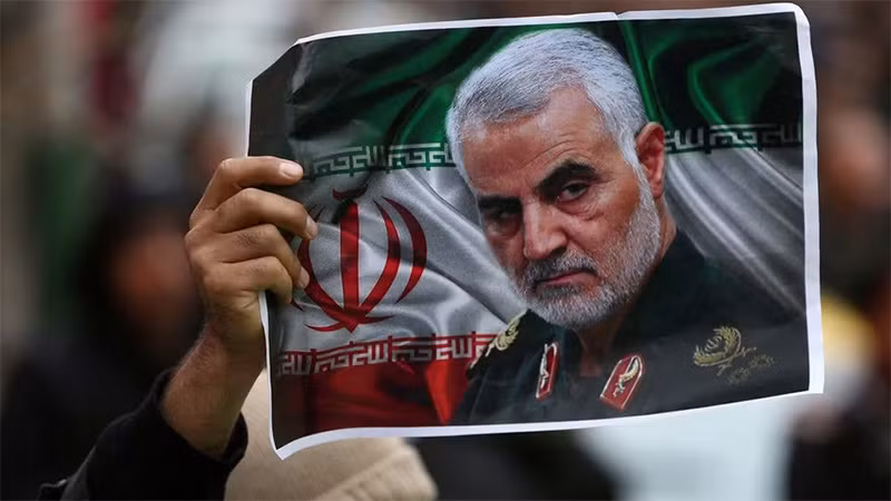 Ông Qasem Soleimani đã thiệt mạng trong một vụ không kích nhằm vào đoàn xe chở ông tại sân bay quốc tế thủ đô Baghdad (Iraq), ngày 3/1/2020. Ảnh: Reuters
