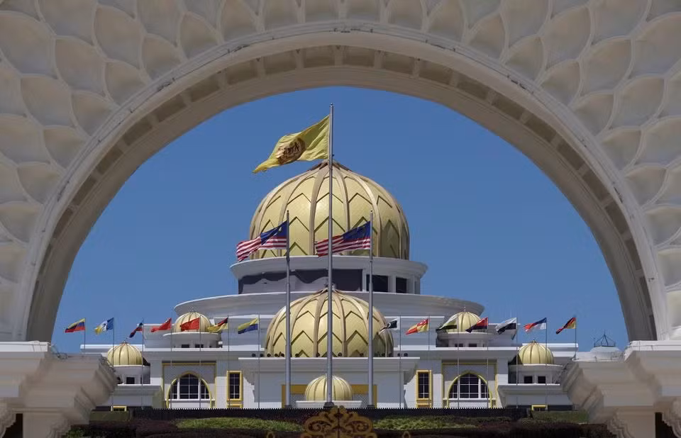 Toàn cảnh Cung điện Hoàng gia trước lễ đăng quang, ngày 26/1.