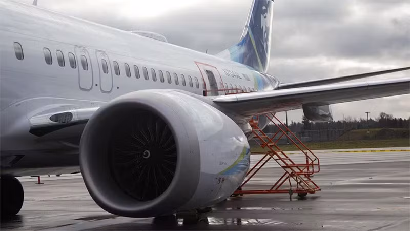 Ủy ban An toàn giao thông quốc gia (NTSB) Mỹ đang điều tra sự cố trên máy bay Boeing 737-9 MAX của hãng hàng không Alaska Airlines. Ảnh: REUTERS