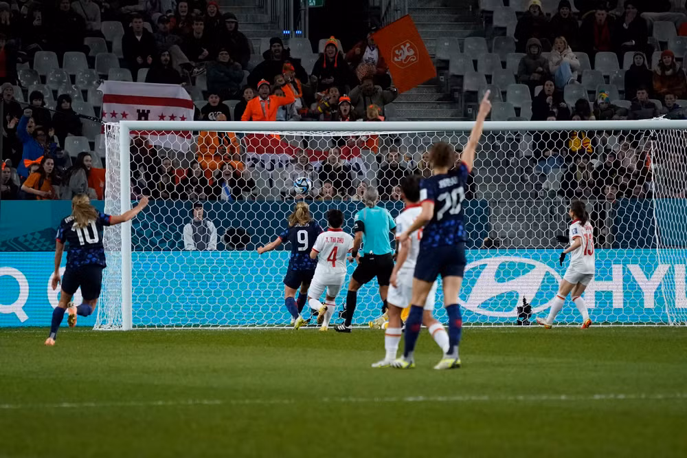 Các cầu thủ nữ Hà Lan có bàn thắng sớm ở những phút đầu tiên của trận đấu.