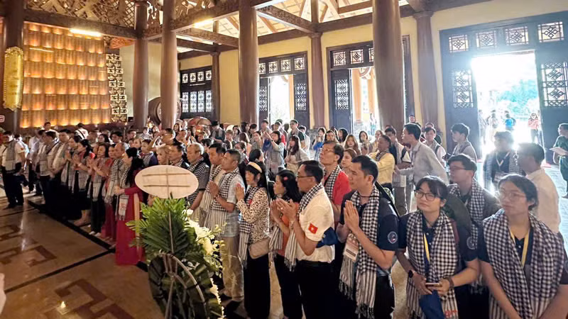 Phạm Nguyễn Như Quỳnh trong một hoạt động tại Việt Nam nhân dịp kỷ niệm 50 năm Ngày Giải phóng miền nam, thống nhất đất nước. (Ảnh: NHÂN VẬT CUNG CẤP)