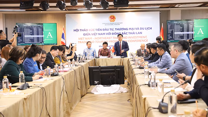 Tổng lãnh sự Việt Nam tại Khon Kaen Đinh Hoàng Linh khẳng định sẽ thúc đẩy hợp tác giữa doanh nghiệp Việt Nam và Thái Lan. (Ảnh: CTV) Tổng lãnh sự Việt Nam tại Khon Kaen Đinh Hoàng Linh khẳng định sẽ thúc đẩy hợp tác giữa doanh nghiệp Việt Nam và Thái Lan. (Ảnh: CTV)