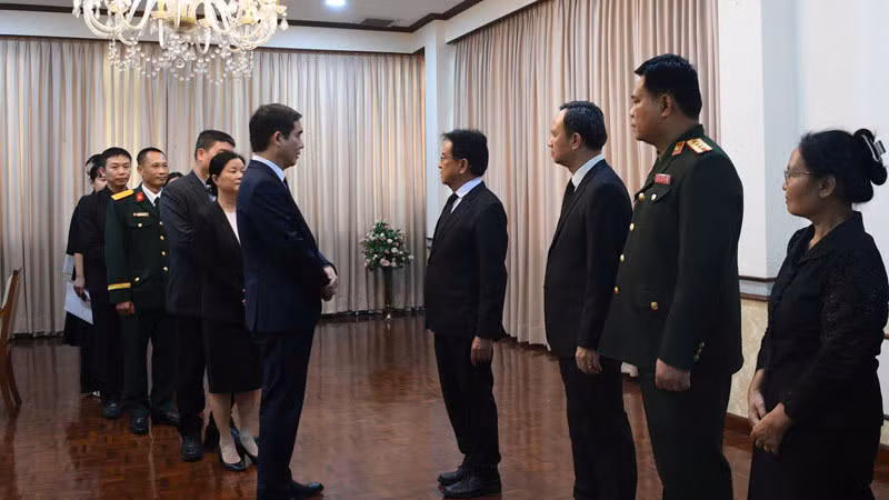 Đại sứ Phạm Việt Hùng gửi lời chia buồn tới Đại sứ Khamphan Anlavan và cán bộ, nhân viên Đại sứ quán Lào tại Thái Lan.