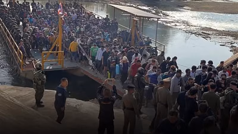 Thái Lan trong một lần tiếp nhận nạn nhân băng nhóm lừa đảo từ Myanmar. (Ảnh NBT)