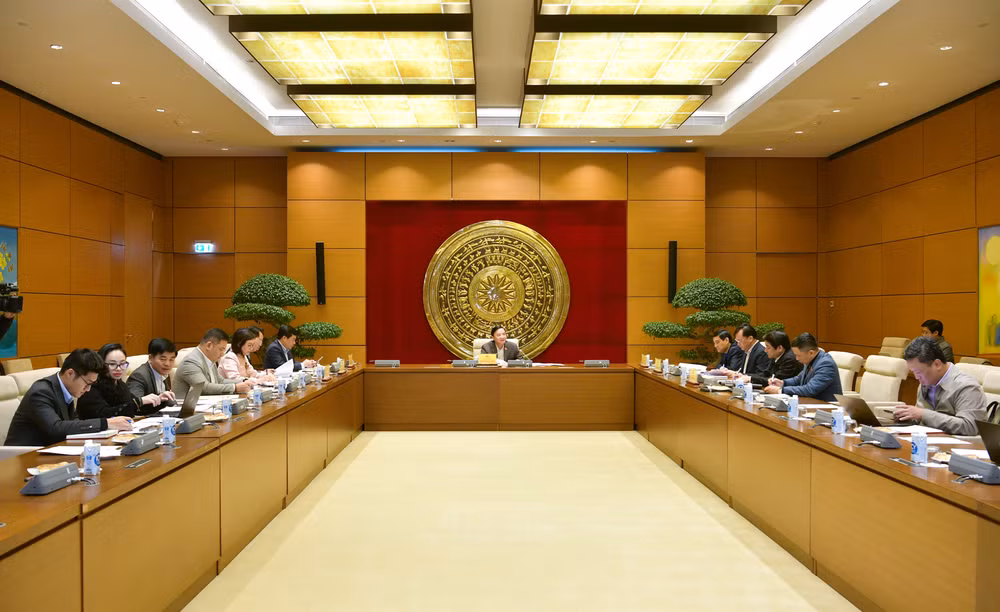 Phó Chủ tịch Quốc hội Nguyễn Khắc Định làm việc với các cơ quan về triển khai biên soạn, xuất bản cuốn sách “Lịch sử Quốc hội Việt Nam Tập 5. Ảnh: Cổng thông tin điện tử Quốc hội