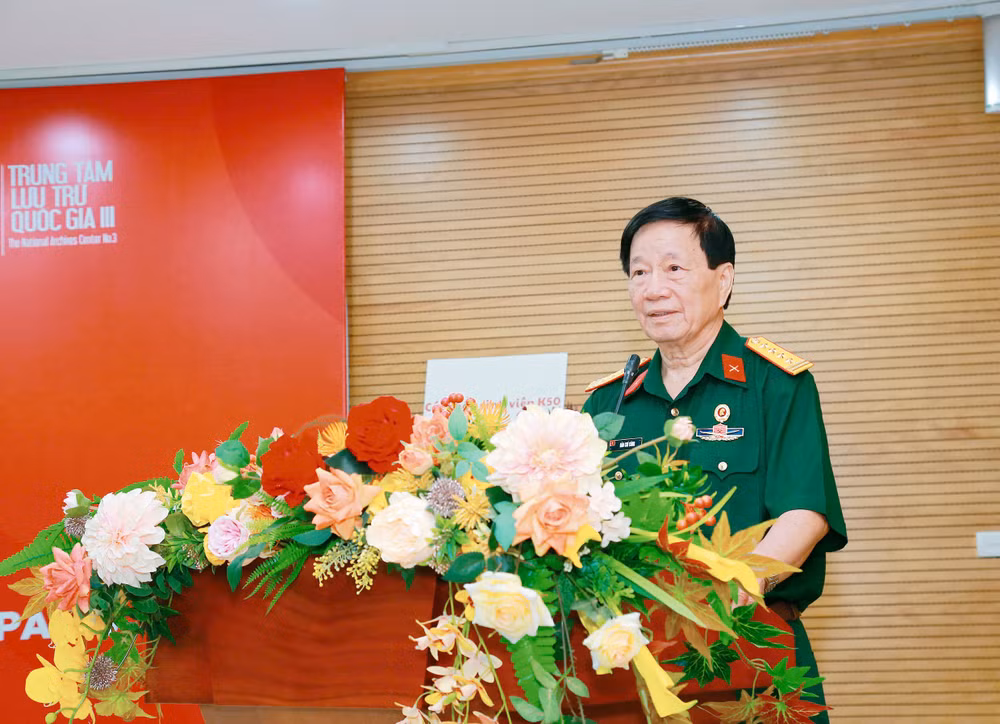 Đại tá Đào Chí Công ôn lại truyền thống và những cống hiến của các cựu chiến binh Trại Davis. Đại tá Đào Chí Công ôn lại truyền thống và những cống hiến của các cựu chiến binh Trại Davis.