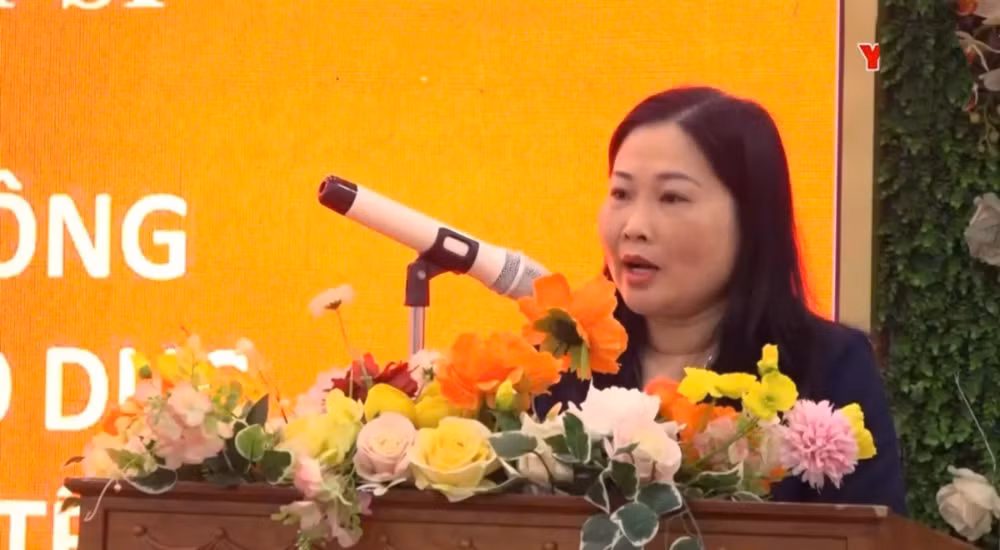 Đồng chí Vũ Thị Hiền Hạnh, Phó chủ tịch UBND tỉnh Yên Bái phát biểu Đồng chí Vũ Thị Hiền Hạnh, Phó chủ tịch UBND tỉnh Yên Bái phát biểu