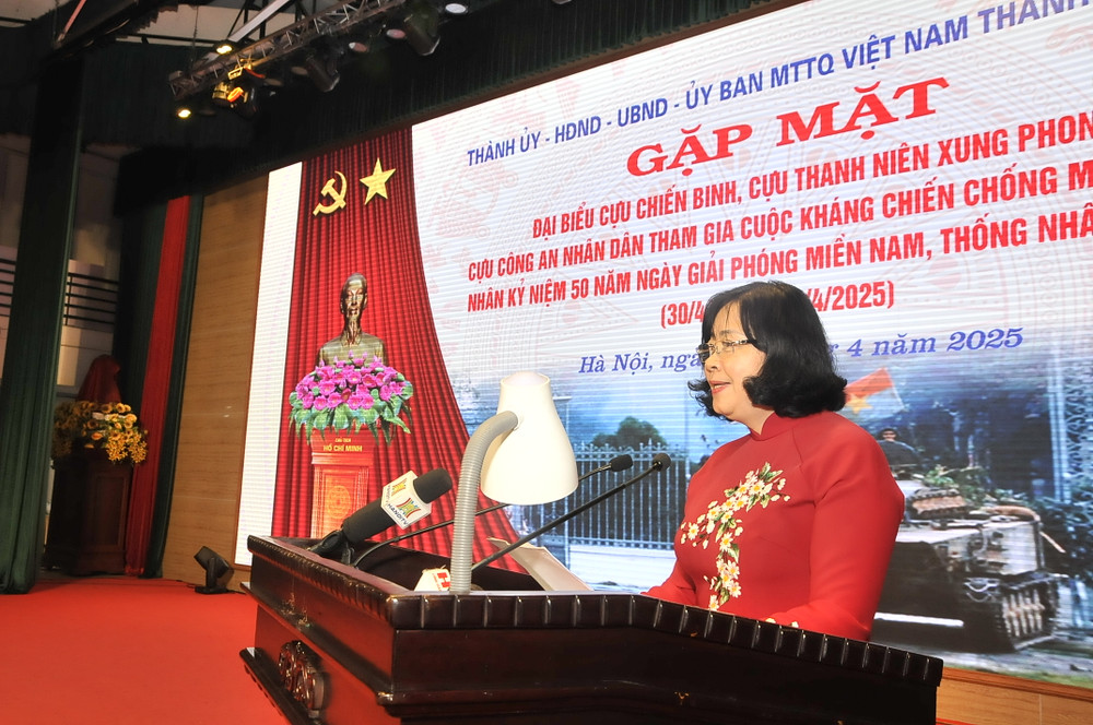Bí thư Thành ủy Bùi Thị Minh Hoài phát biểu tại buổi gặp mặt. Bí thư Thành ủy Bùi Thị Minh Hoài phát biểu tại buổi gặp mặt.