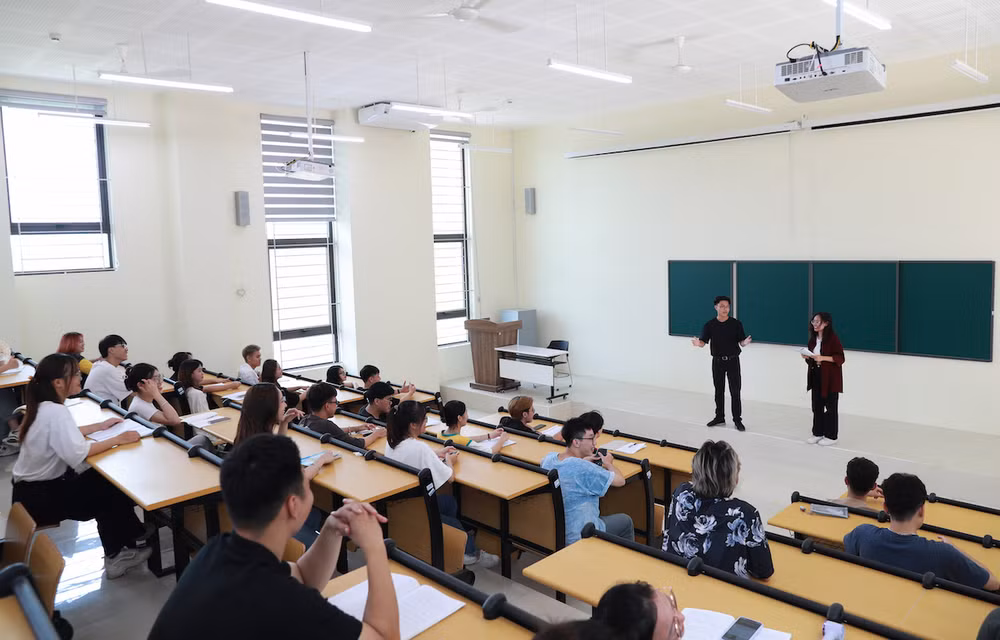 Sinh viên Đại học Quốc gia trên giảng đường (Ảnh minh họa)