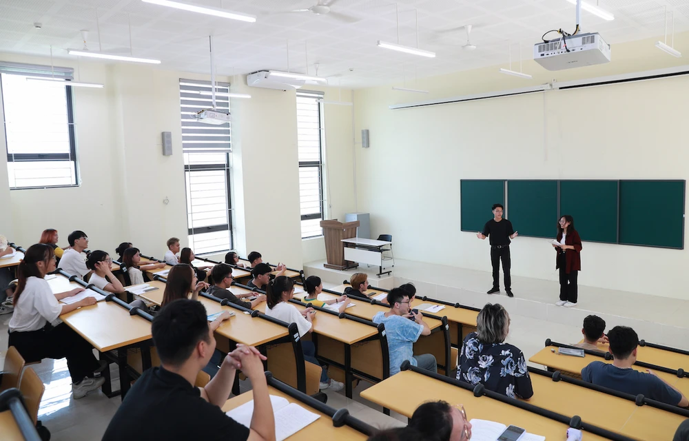 Sinh viên Đại học Quốc gia trên giảng đường (Ảnh minh họa)