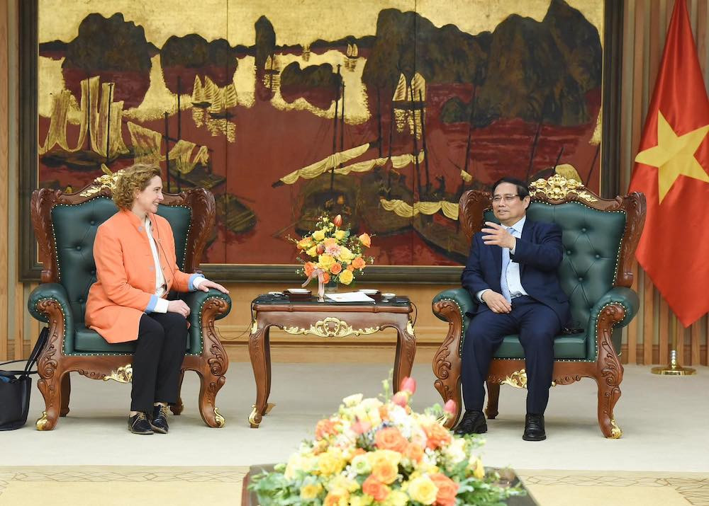 Thủ tướng Phạm Minh Chính tiếp bà Nicola Beer, Phó Chủ tịch Ngân hàng Đầu tư châu Âu (EIB). (Ảnh: TRẦN HẢI)