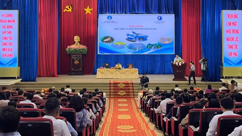 Toàn cảnh hội nghị "Phát triển ngành tôm nước lợ năm 2025" do Bộ Nông nghiệp và Phát triển nông thôn tổ chức ngày 14/2.