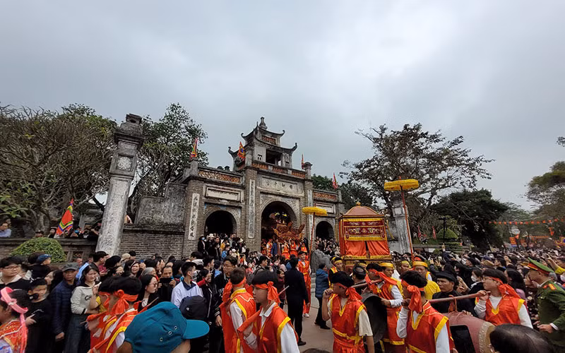 Lễ hội Cổ Loa dịp xuân Giáp Thìn. (Ảnh CHÍ DŨNG)