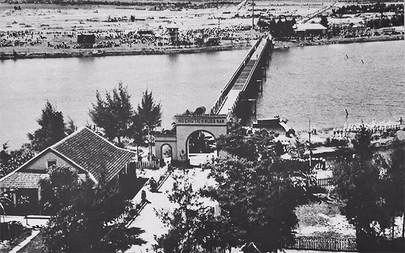 Cầu Hiền Lương trở thành chứng tích lịch sử của hơn 20 năm chia cắt hai miền Bắc-Nam. Ảnh tư liệu