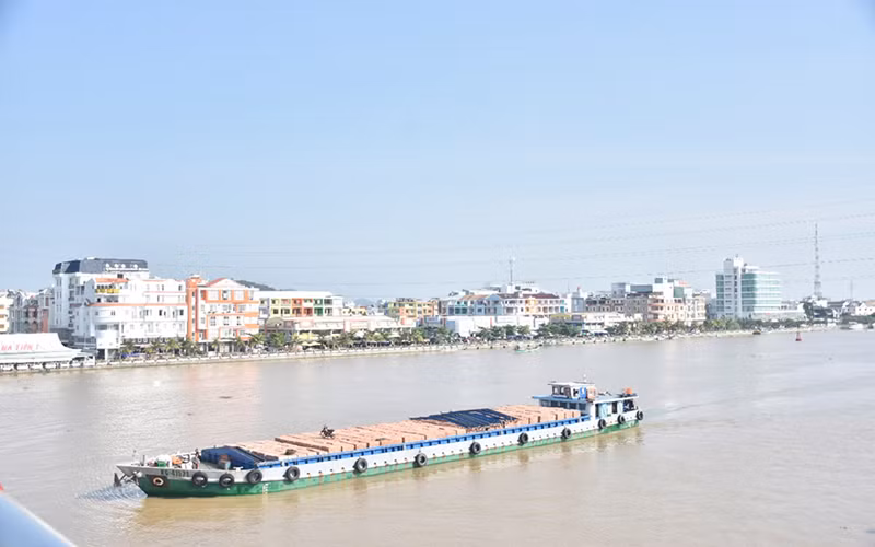 Đầm Đông Hồ, đoạn chảy ra cửa biển thành phố Hà Tiên. 