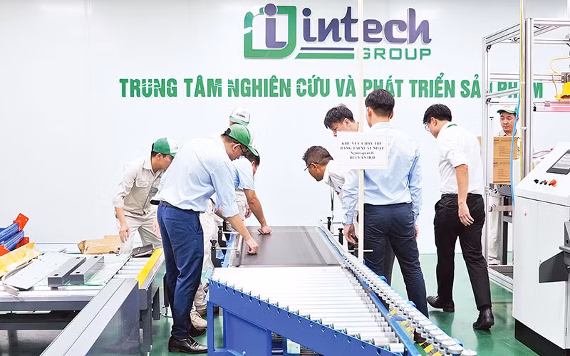 Đối tác Nhật Bản quan tâm và đề cao chất lượng phòng nghiên cứu của Intech Group. Ảnh: INTECH GROUP 