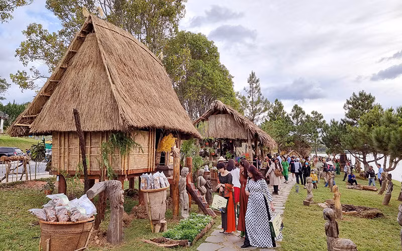 Không gian văn hóa các dân tộc bản địa Tây Nguyên thu hút du khách.