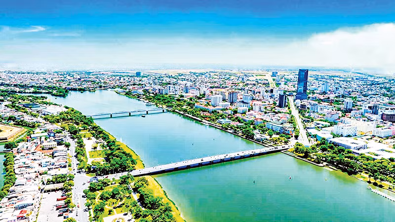 Diện mạo mới của đô thị Huế hai bên bờ sông Hương. Ảnh: LÊ HOÀNG