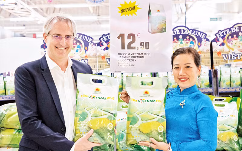 Gạo thương hiệu “Cơm ViệtNam Rice” được xuất khẩu vào thị trường châu Âu. (Ảnh Minh Hà)