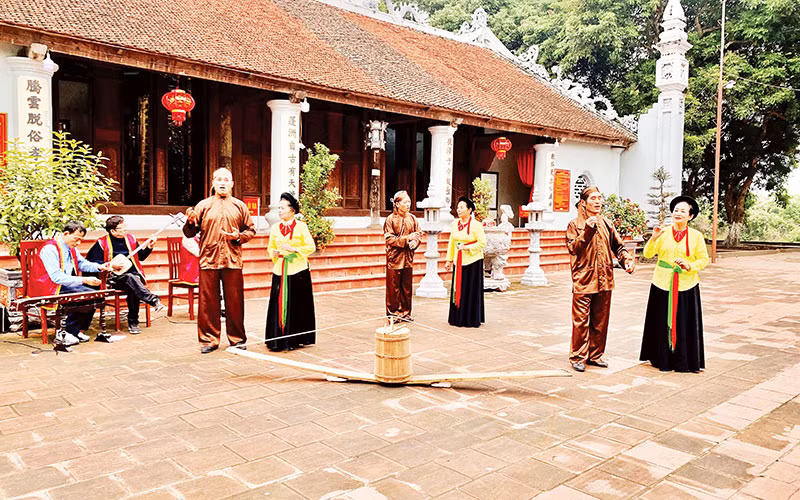 Hát trống quân ở xã Dạ Trạch, huyện Khoái Châu, tỉnh Hưng Yên.