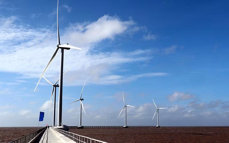 Nhà máy điện gió số 7 tại thị xã Vĩnh Châu, tỉnh Sóc Trăng. (Ảnh TRUNG HIẾU)