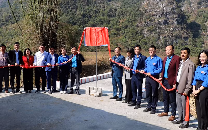 Lễ khánh thành cây cầu dân sinh tại xã Bằng Hữu, huyện Chi Lăng (Lạng Sơn).