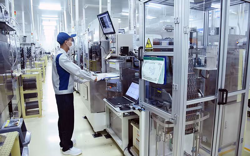 Sản xuất bảng mạch điện tử ở Nhà máy Nippon Mektion của Công ty TNHH Mektec Manufacturing Việt Nam (Khu công nghiệp Thăng Long II, Hưng Yên).