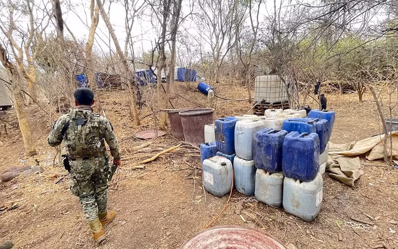 Quân đội Mexico phá dỡ cơ sở xử lý ma túy tổng hợp. (Ảnh REUTERS)