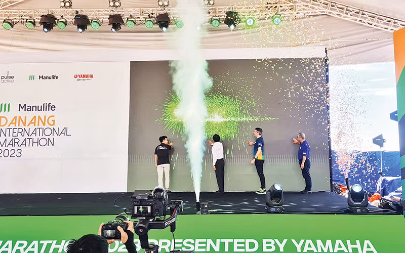 Ấn nút khởi động cuộc thi. 