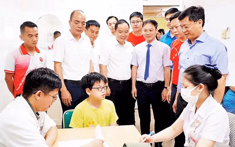 Tư vấn, khám sàng lọc bệnh tim miễn phí cho trẻ em nghèo tại Thừa Thiên Huế.