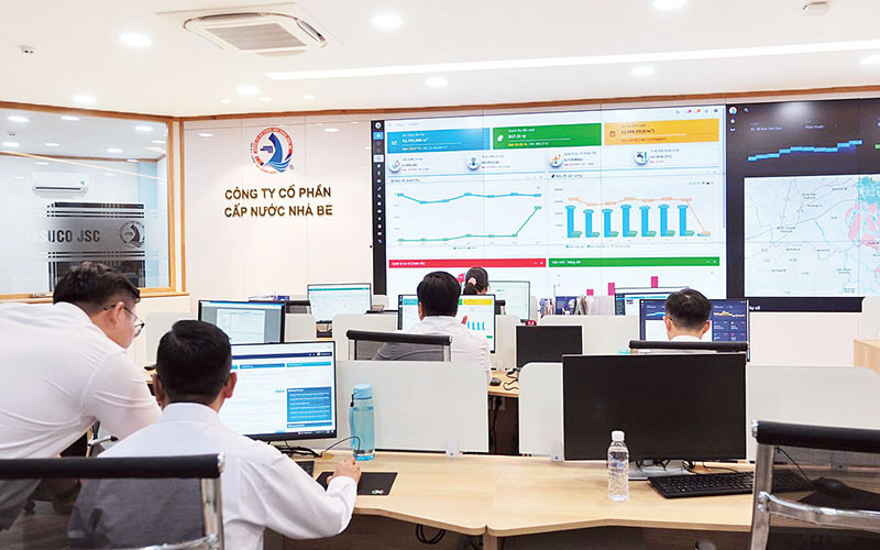 Công ty cổ phần Cấp nước Nhà Bè luôn chú trọng chuyển đổi số, đáp ứng dịch vụ chăm sóc khách hàng tốt nhất.
