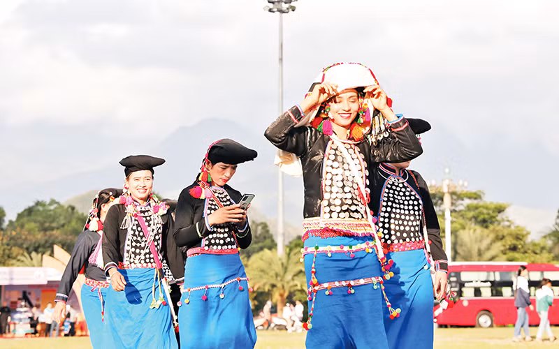 Trên quảng trường thành phố.