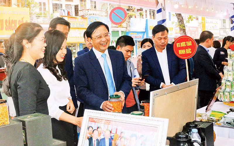 Sản phẩm đông trùng hạ thảo của Hợp tác xã Dược thảo Minh Đức (huyện Lý Nhân) được người tiêu dùng đánh giá cao.