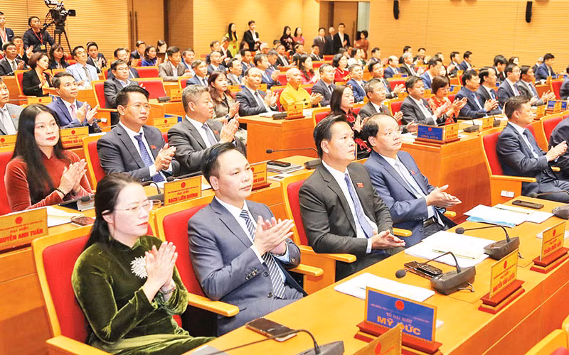 Các đại biểu Hội đồng nhân dân thành phố Hà Nội tại kỳ họp thứ 14. (Ảnh DUY LINH)
