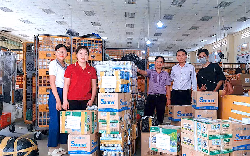 Nhiều kiện hàng tại Cà Mau đã được đóng gói cẩn thận để gửi đến đồng bào vùng bão, lũ phía bắc.