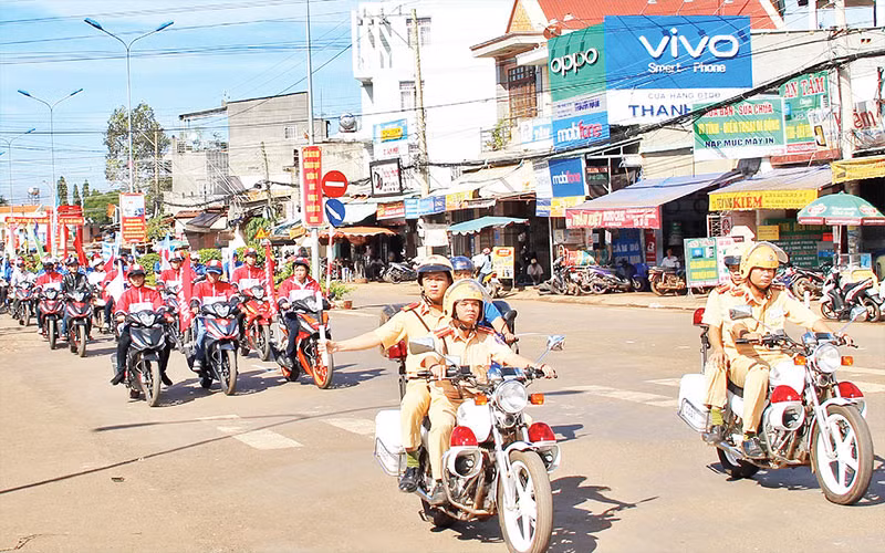 Lực lượng công an phối hợp tuyên truyền, phổ biến pháp luật phòng ngừa tội phạm tại các địa bàn phức tạp trong tỉnh.