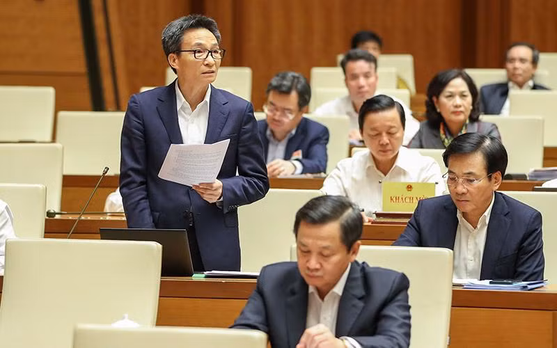Phó Thủ tướng Vũ Đức Đam phát biểu giải trình, làm rõ một số vấn đề đại biểu Quốc hội nêu. (Ảnh DUY LINH)