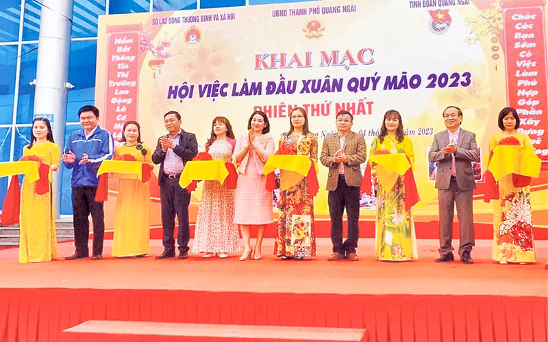 Năm 2023, Sở Lao động-Thương binh và Xã hội tỉnh Quảng Ngãi đã tổ chức 24 phiên giao dịch việc làm, với sự tham gia của hàng nghìn lao động miền núi, người nghèo.
