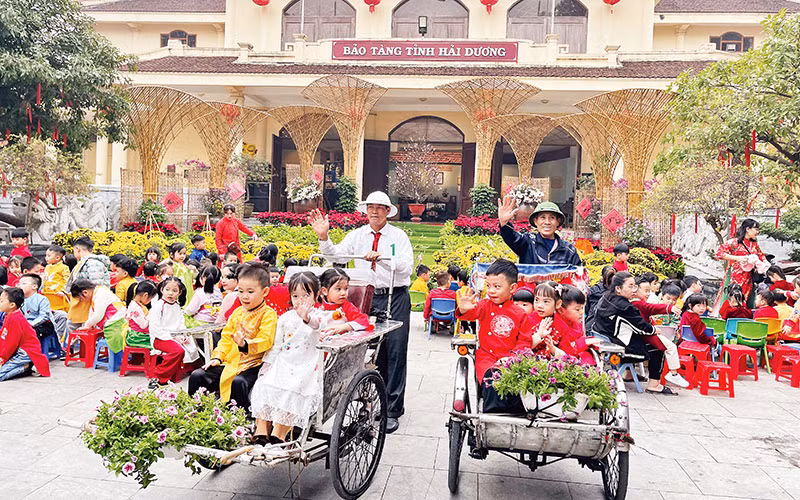 Trải nghiệm văn hóa Tết xưa ở Bảo tàng tỉnh Hải Dương.