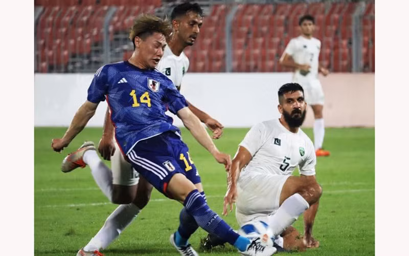 Pha tranh bóng trong trận U23 Nhật Bản thắng đậm U23 Pakistan 6-0 tại vòng loại. (Ảnh JFA)