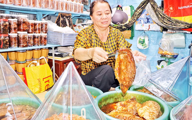 Mắm cá mè vinh nổi tiếng ở thị xã Tân Châu, tỉnh An Giang.