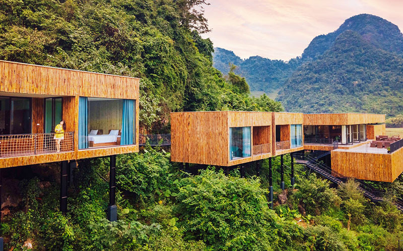 Khu lưu trú Tú Làn Lodge được thiết kế theo mô hình nhà nổi Tân Hóa để phục vụ khách du lịch trong mùa lũ.