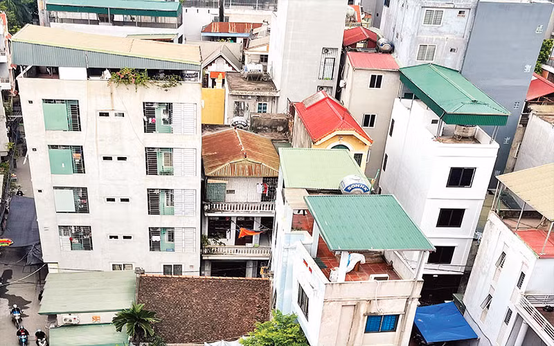 Chung cư mini xây giữa khu dân cư đông đúc.