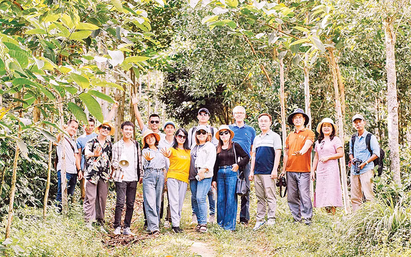 Du khách đến với du lịch nông nghiệp ở huyện Hướng Hóa, tỉnh Quảng Trị. (Ảnh LH)