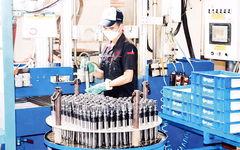 Tính đến sáng 9/9, số lao động đi làm tại các khu công nghiệp trên địa bàn tỉnh Thái Nguyên đạt hơn 90%. (Ảnh HOÀNG CƯỜNG)