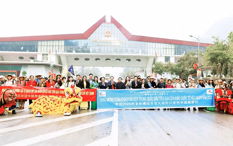 Tỉnh Lạng Sơn đón đoàn khách du lịch Trung Quốc ngày 15/3.