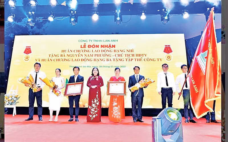 Gắn hoạt động kinh doanh với trách nhiệm cộng đồng