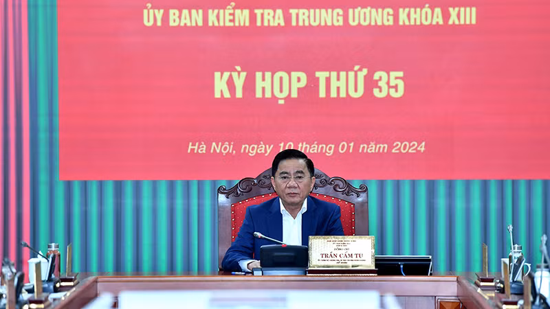 Đồng chí Trần Cẩm Tú, Ủy viên Bộ Chính trị, Bí thư Trung ương Đảng, Chủ nhiệm Ủy ban Kiểm tra Trung ương chủ trì Kỳ họp thứ 35 của Ủy ban Kiểm tra Trung ương. Ảnh: ĐĂNG KHOA